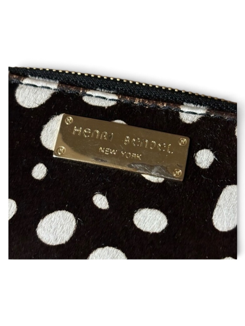 Henri Bendel Carlyle Mini Zip-Around Wallet. - Picture 4 of 9